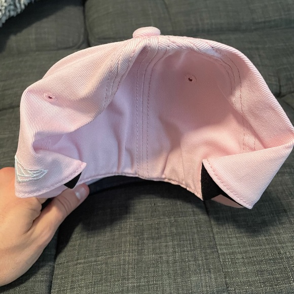 Womans UFC pink rise up new era 39thirty small-med hat. Stretch fit. NWT - Picture 4 of 7